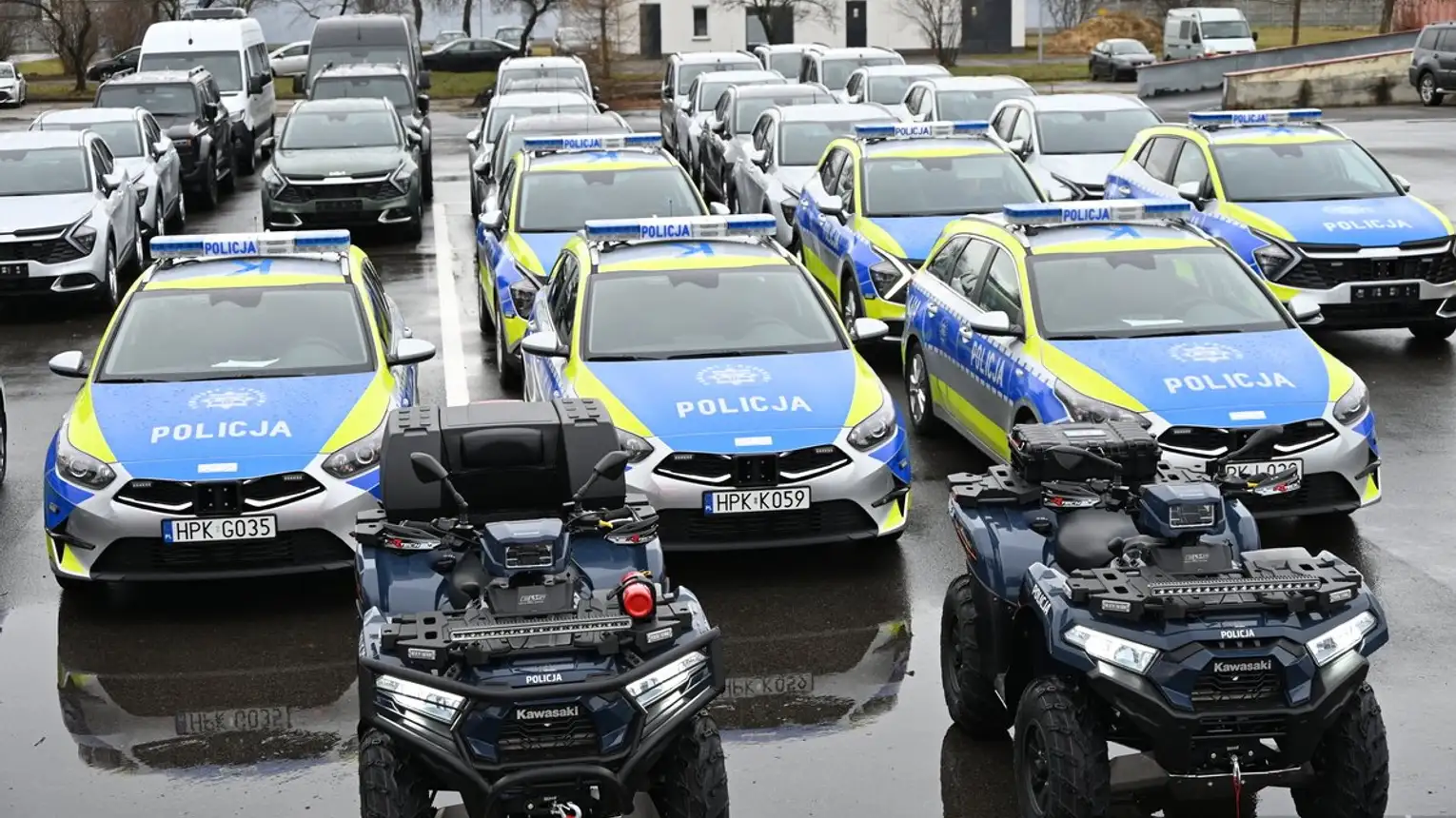 Policja wzbogaciła się o nowe pojazdy i sprzęt. Trafią do jednostek z podkarpacia