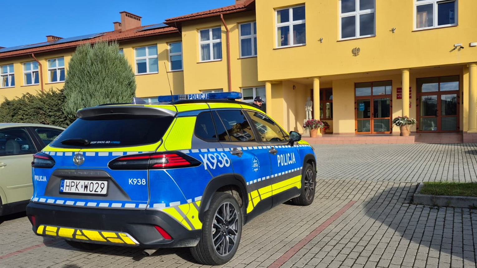 Policja zwiększa liczbę patroli w rejonach placówek oświatowych