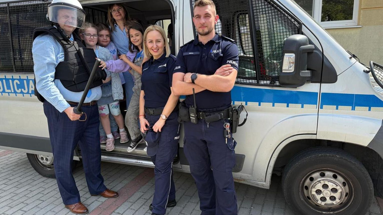 Policjanci na "Niebieskich Igrzyskach" – wspierali Światowy Dzień Wiedzy o Autyzmie