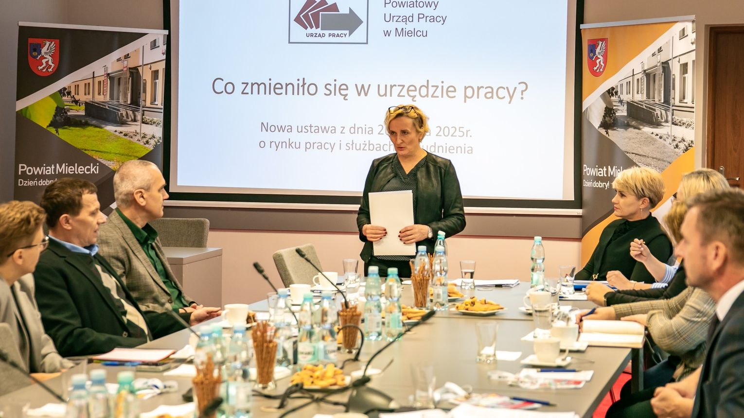 Pomoc, jaka i kiedy? Spotkanie w Powiatowym Centrum Pomocy Rodzinie w Mielcu.