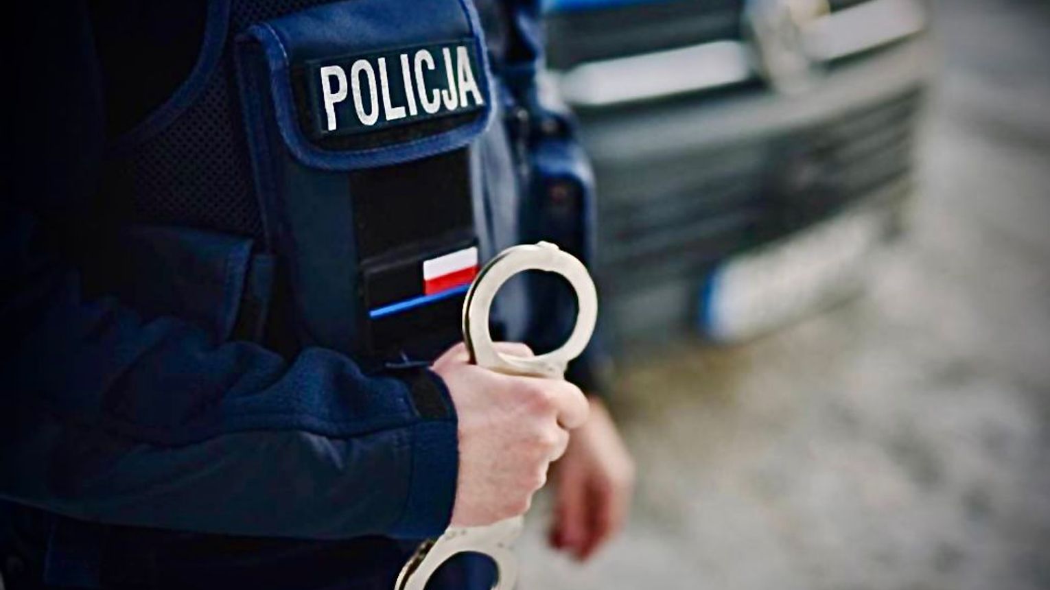 Poszukiwany 32-latek ukrył się na strychu, posiadał przy sobie narkotyki