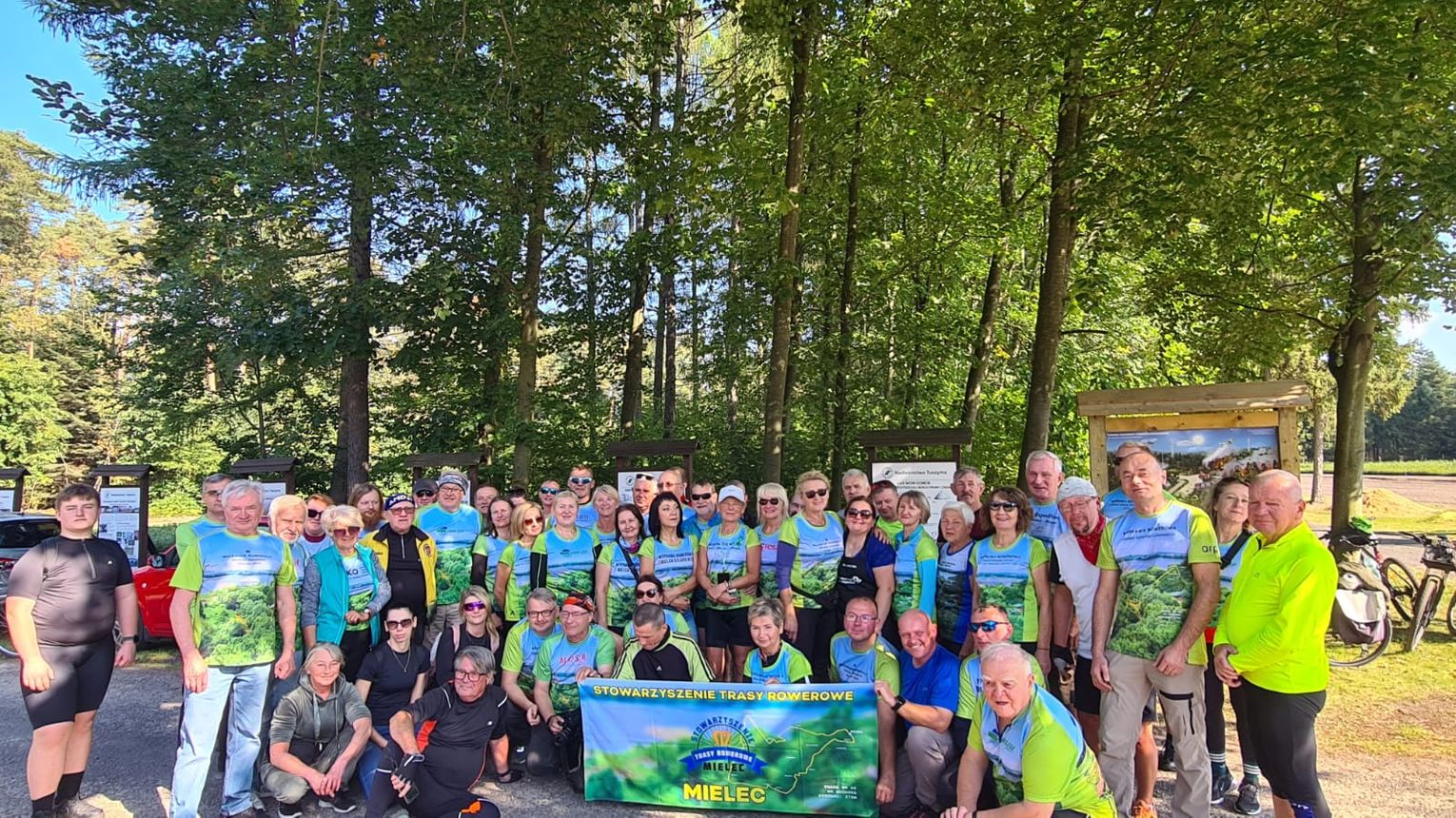 Powitanie Jesieni. Rajd rowerowy Stowarzyszenia Trasy rowerowe Mielec - VIDEO