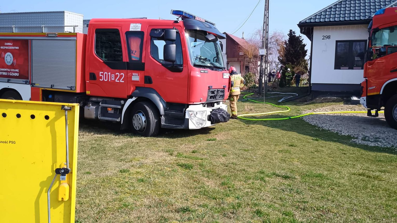 Pożar domu w Rzędzianowicach. Na miejscu siedem zastępów straży pożarnej