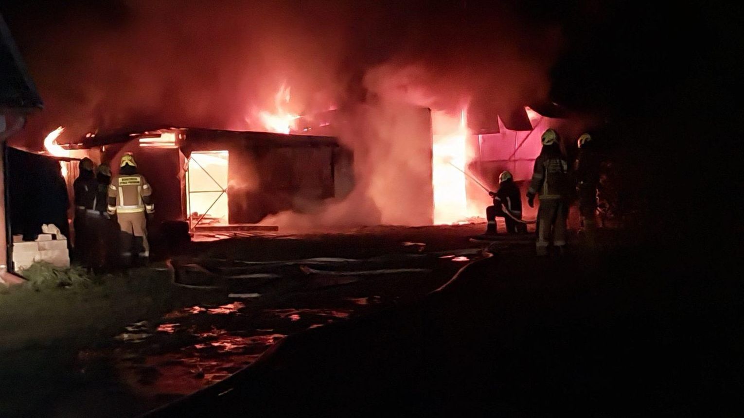 Pożar garażu w Czarnej. To kolejny pożar w powiecie dębickim