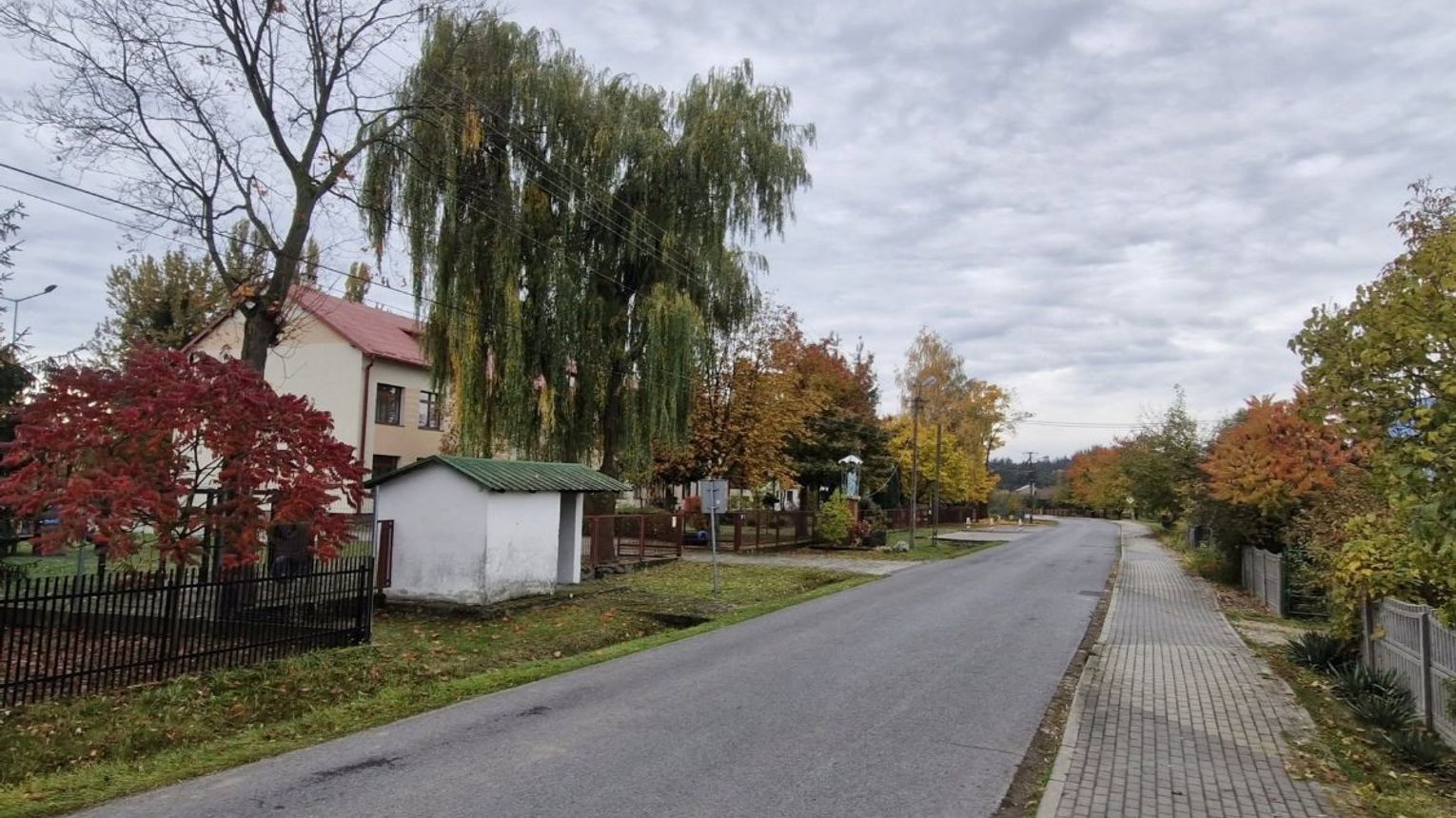 Rusza budowa drogi dla pieszych i nowego przejścia w Borkach Nizińskich