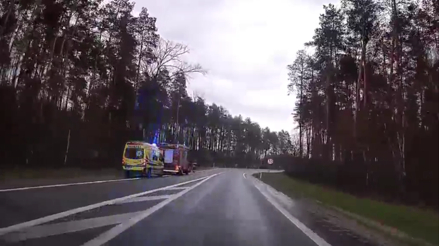 Samochód dachował na obwodnicy Mielca. Na miejscu interweniowały służby! [WIDEO]