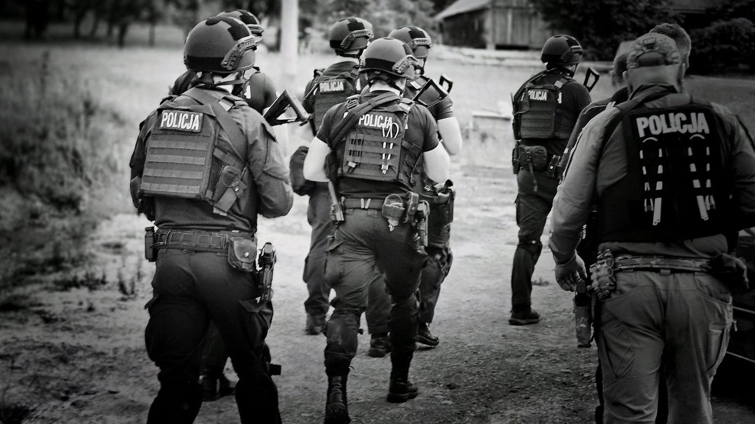 Strzały w pobliżu domu gdzie doszło do morderstwa w Starej Wsi. Policjanci na tropie mordercy