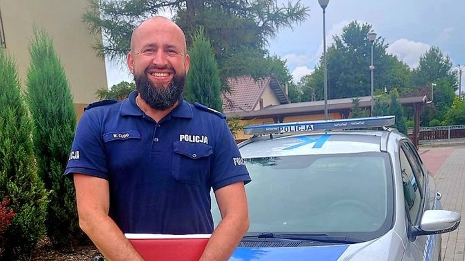 Szybka reakcja dzielnicowego i pomoc w stanie zagrożenia życia mieszkanki Borowej