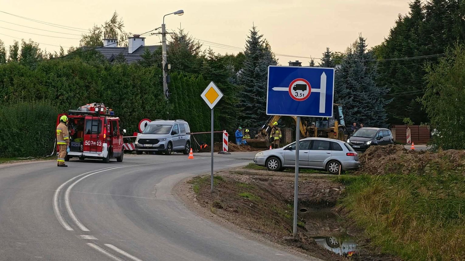 Tajemnicze znalezisko podczas remontu drogi. W Woli Mieleckiej odkryto prawdopodobnie ludzkie kości