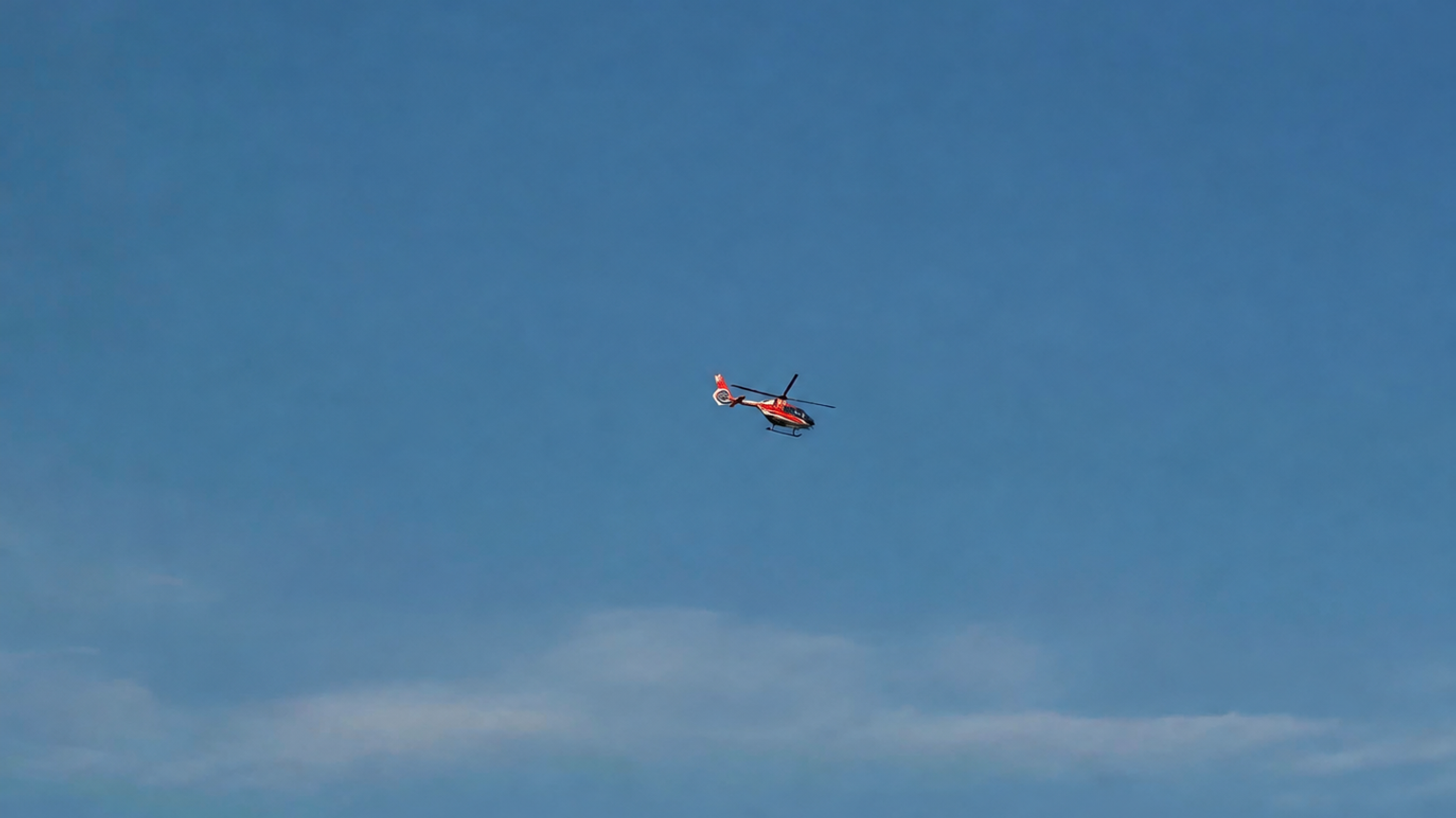Tajemniczy śmigłowiec zerwał linię i odleciał. Pilot odnaleziony w Tarnowie! To 56-latek z powiatu tarnowskiego