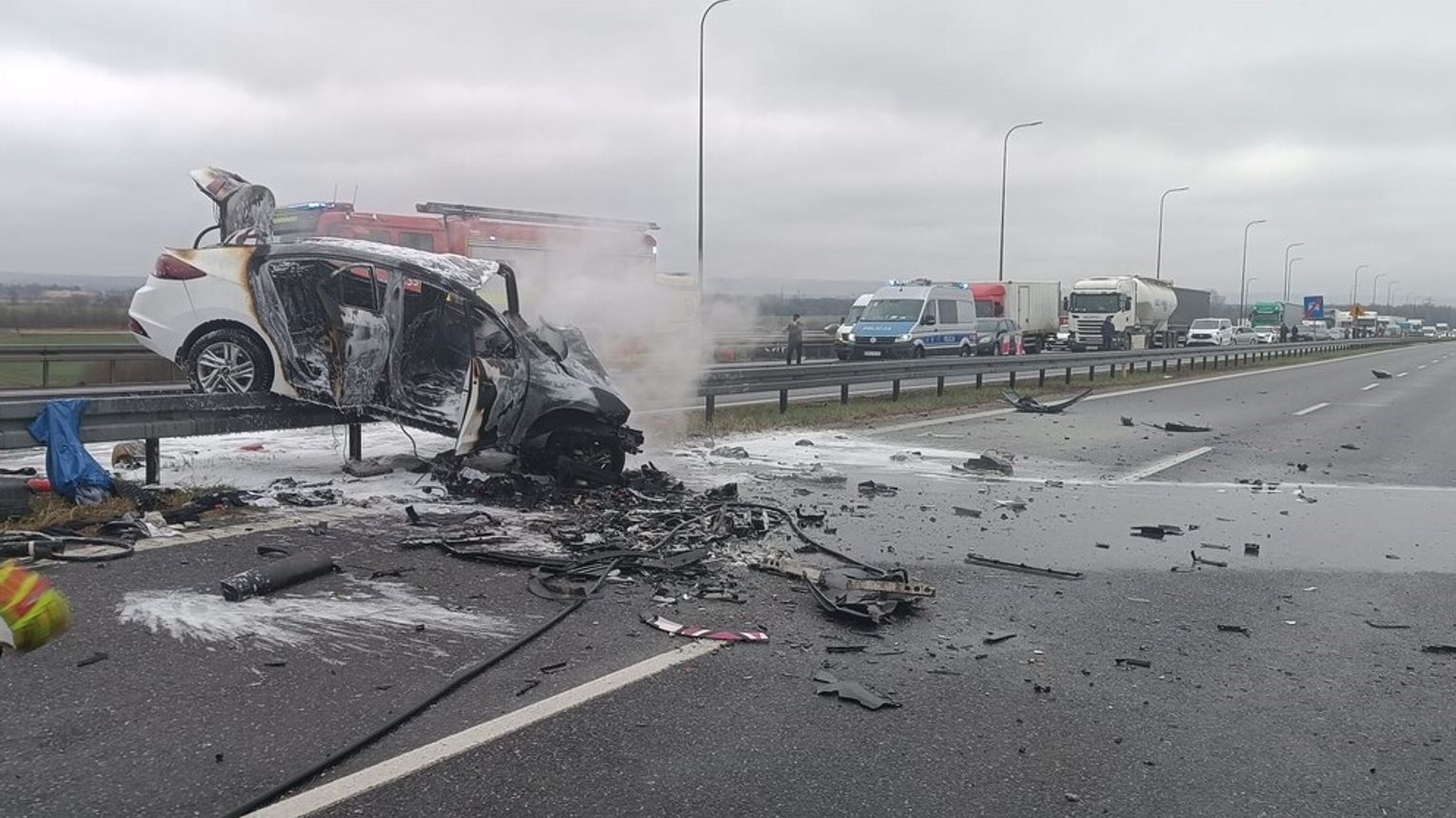 Tragiczny wypadek na S19 pod Rzeszowem. Zderzenie trzech aut, jedno stanęło w ogniu