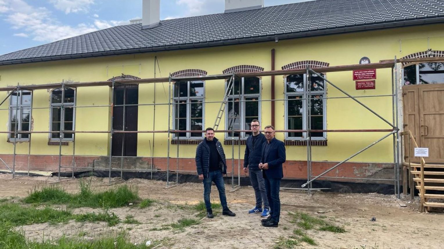 Trwa termomodernizacja budynku po dawnej szkole w Zarówniu