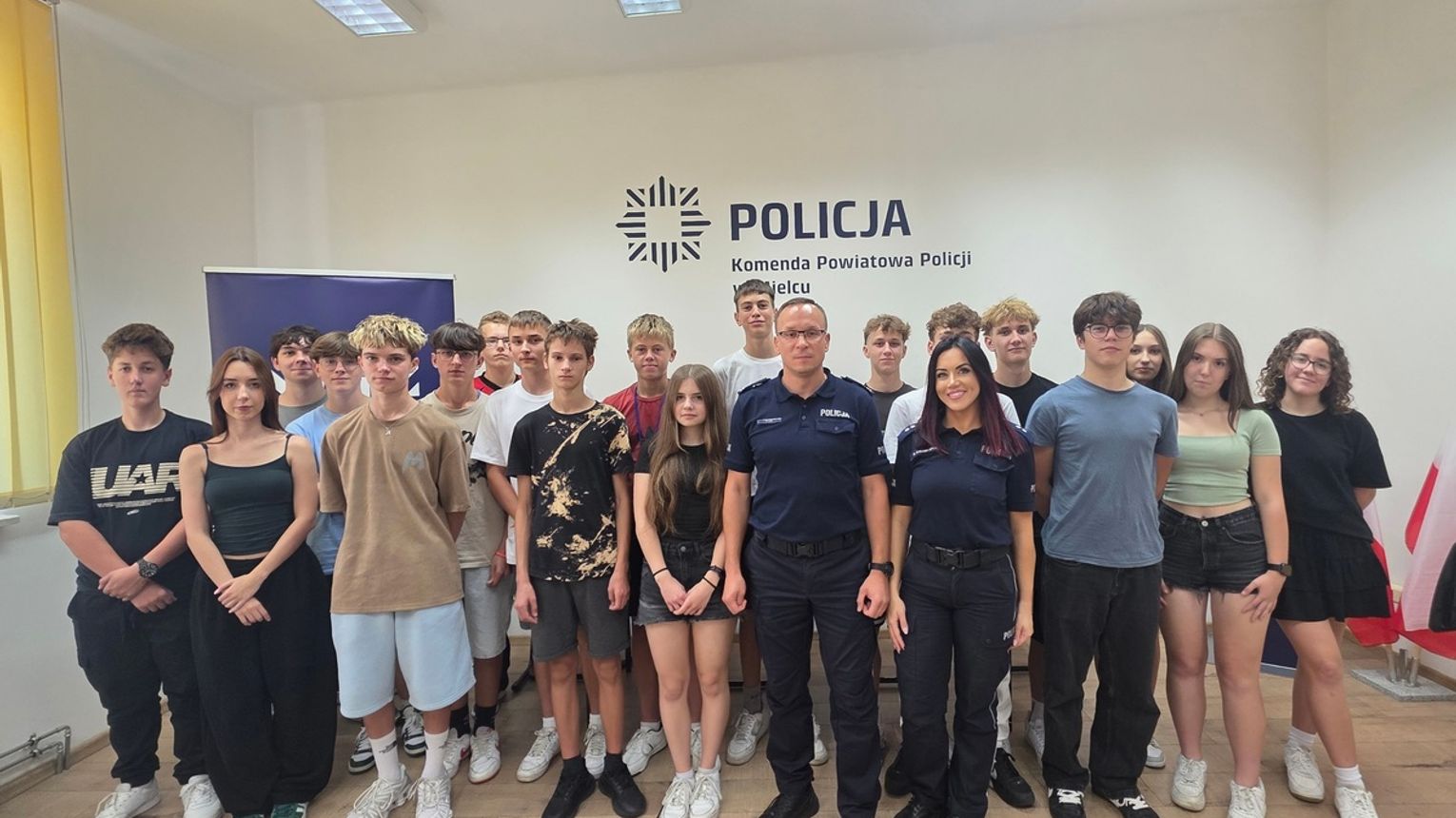 Uczniowie klasy mundurowej z "Ekonomika" z wizytą w mieleckiej komendzie Policji