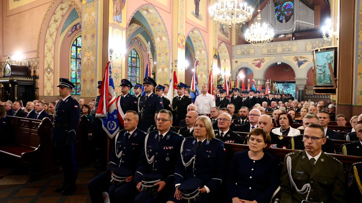 Uroczystości w Chorzelowie przedstawicieli służb mundurowych, samorządowców