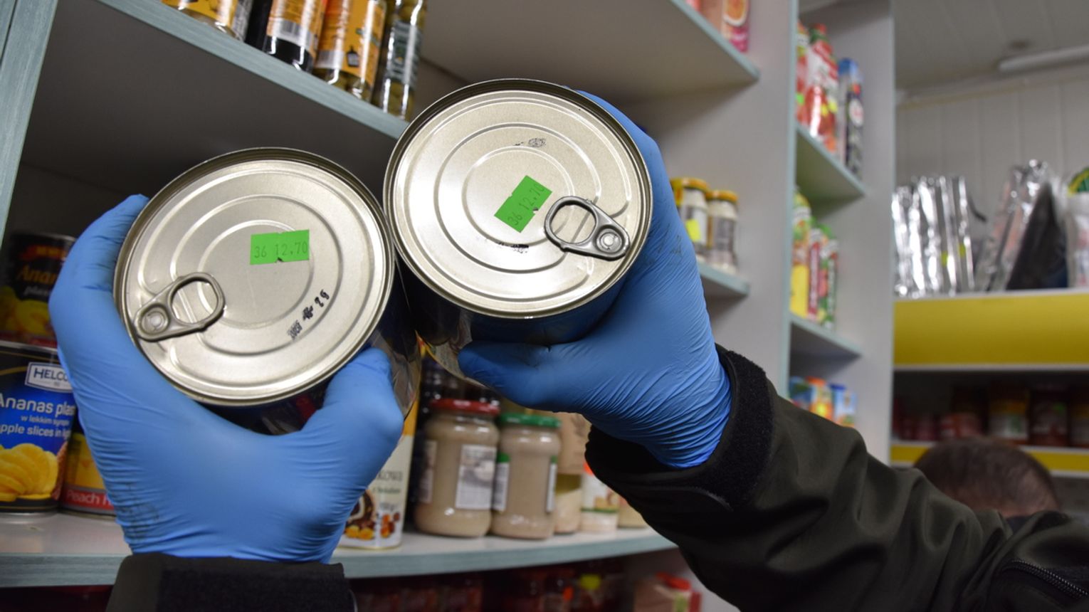 Usuwali i zmieniali daty na produktach spożywczych