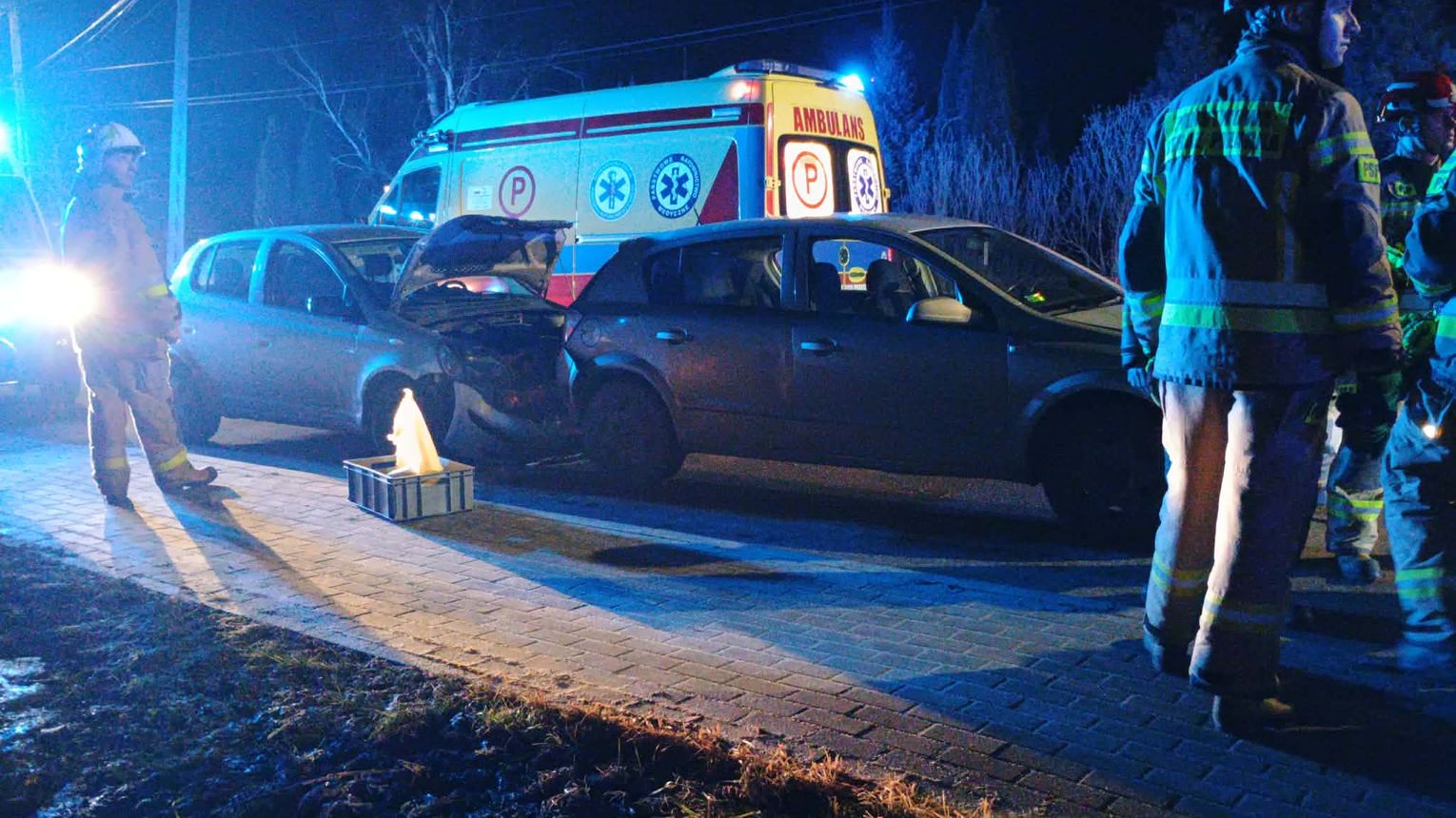 UWAGA. Droga zablokowana. Wypadek w Złotnikach, są ranni