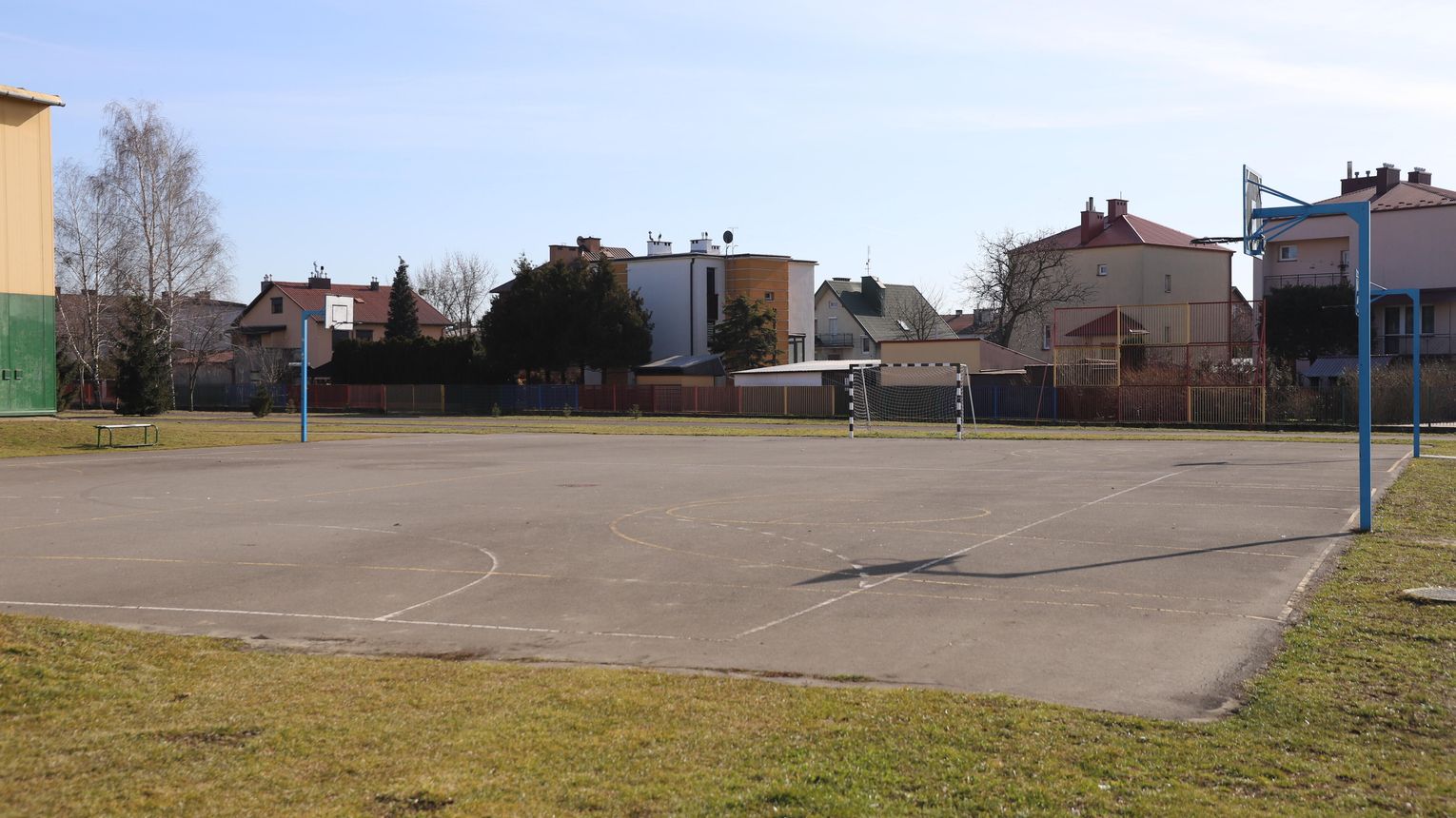 Wykonawca wybrany. Nowe boisko przy SP nr 13 w Mielcu coraz bliżej realizacji