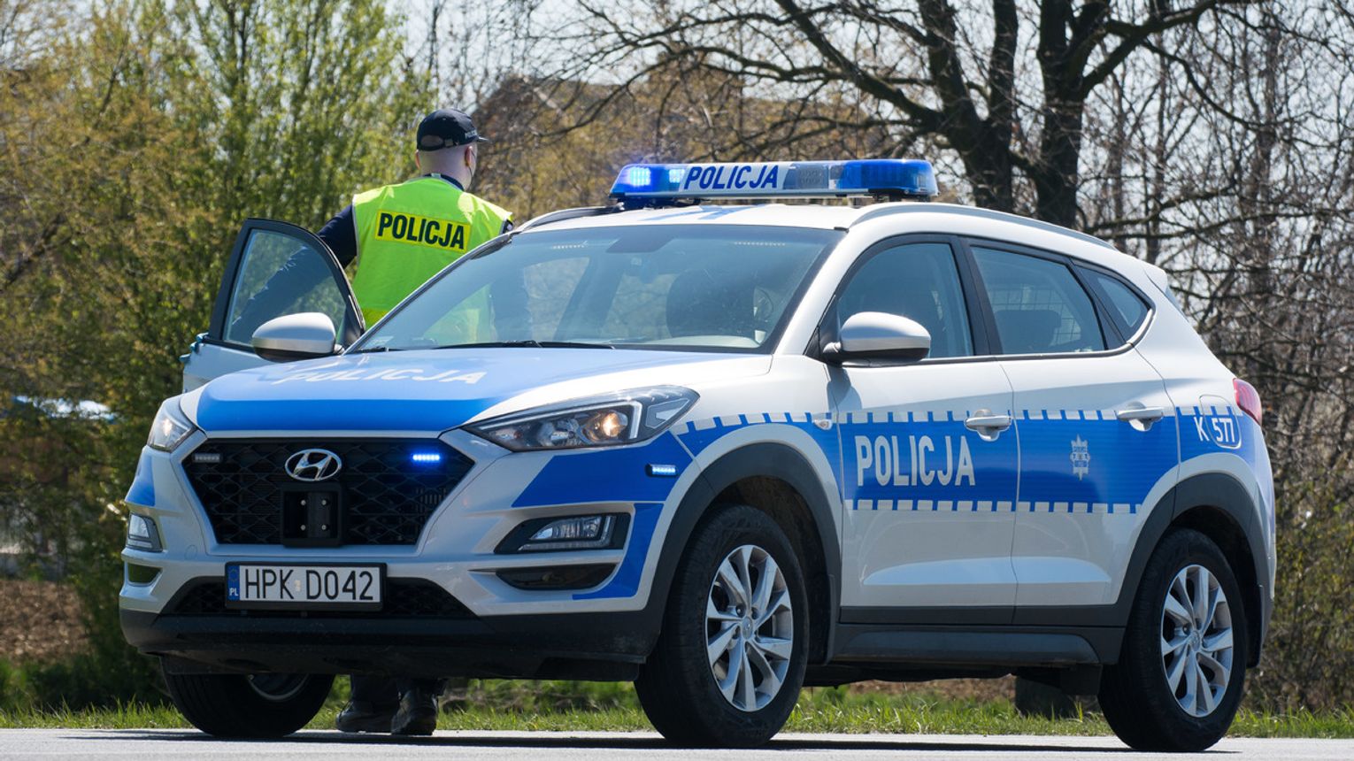 Wypadek drogowy z udziałem motocyklisty. Ranny trafił do szpitala