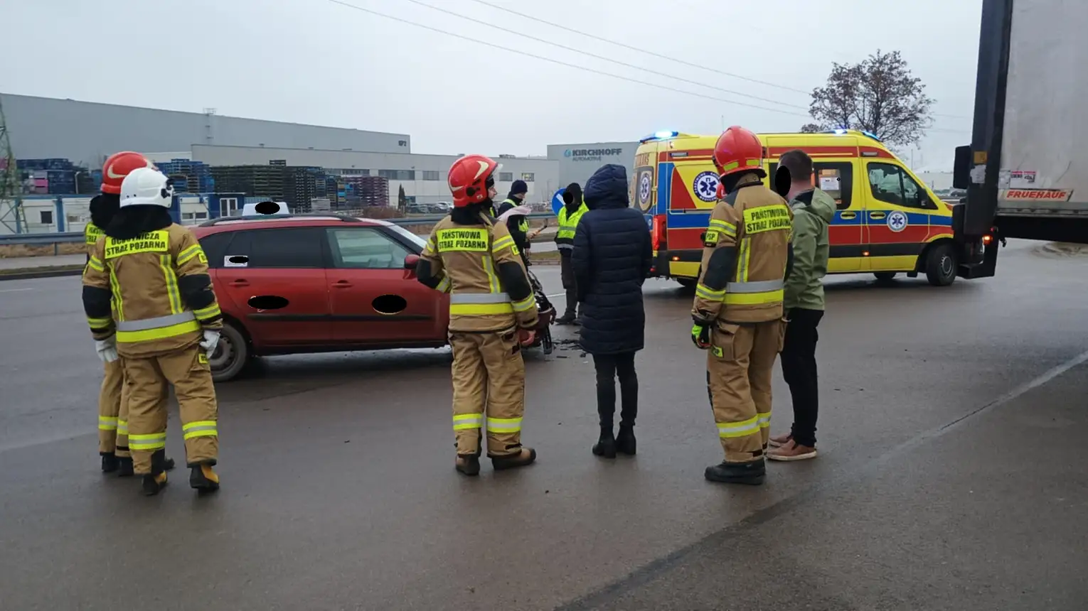 Wypadek na alei Kwiatkowskiego w Mielcu. Dwie osoby poszkodowane