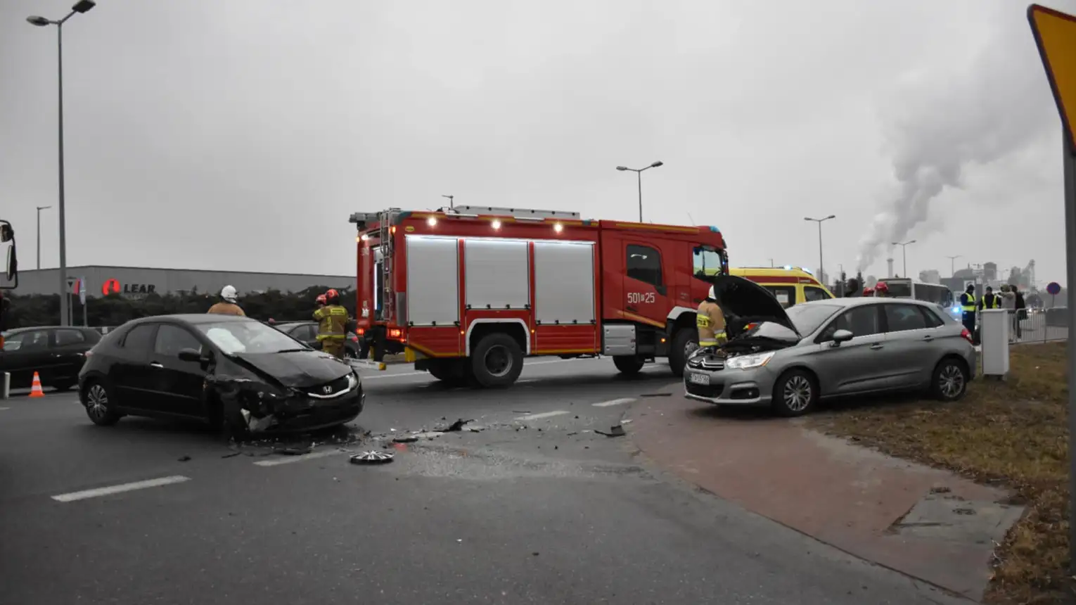 Wypadek na Wojska Polskiego w Mielcu. Są osoby poszkodowane