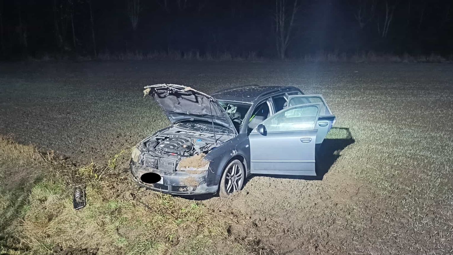 Wypadek samochodu osobowego na DW982 w Słupcu. Jedna osoba została poszkodowana