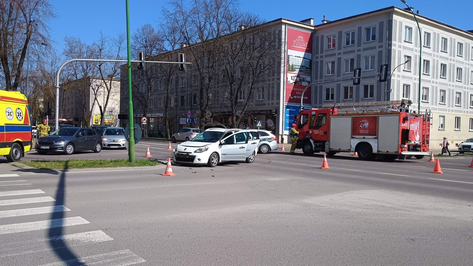 WYPADEK w Mielcu. Omijajcie ul. Niepodległości utrudnienia w ruchu