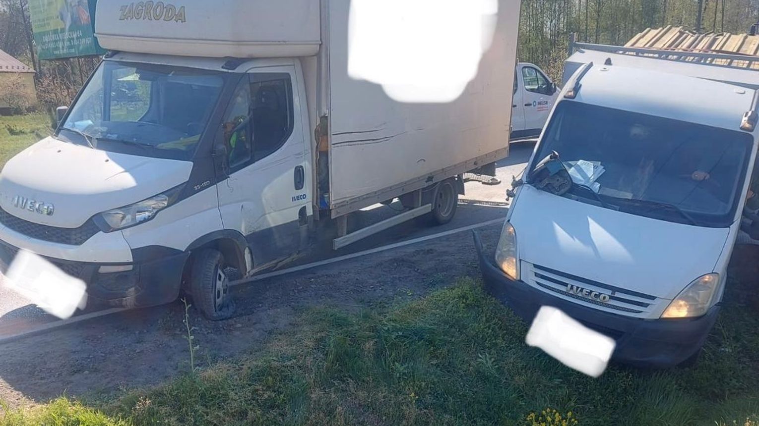 WYPADEK z udziałem dwóch pojazdów. Ruch wahadłowy