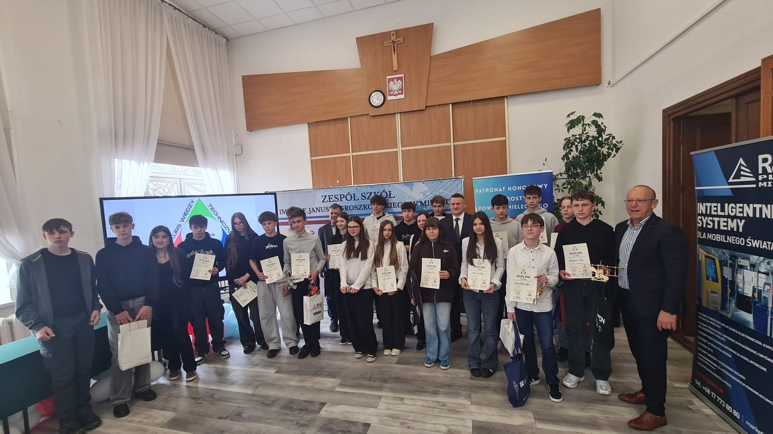 XIII Edycja 𝐏𝐊𝐖𝐓 "𝐄𝐥𝐞𝐤𝐭𝐫𝐨-𝐓𝐞𝐜𝐡" w ZS im. prof. J. Groszkowskiego w Mielcu