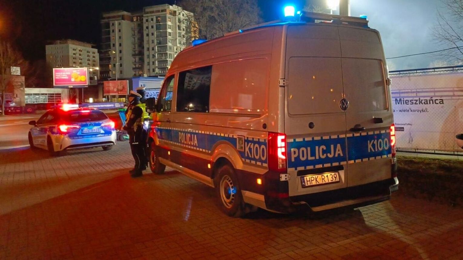 Zarzuty dla kibiców za odpalenie racy na stadionie