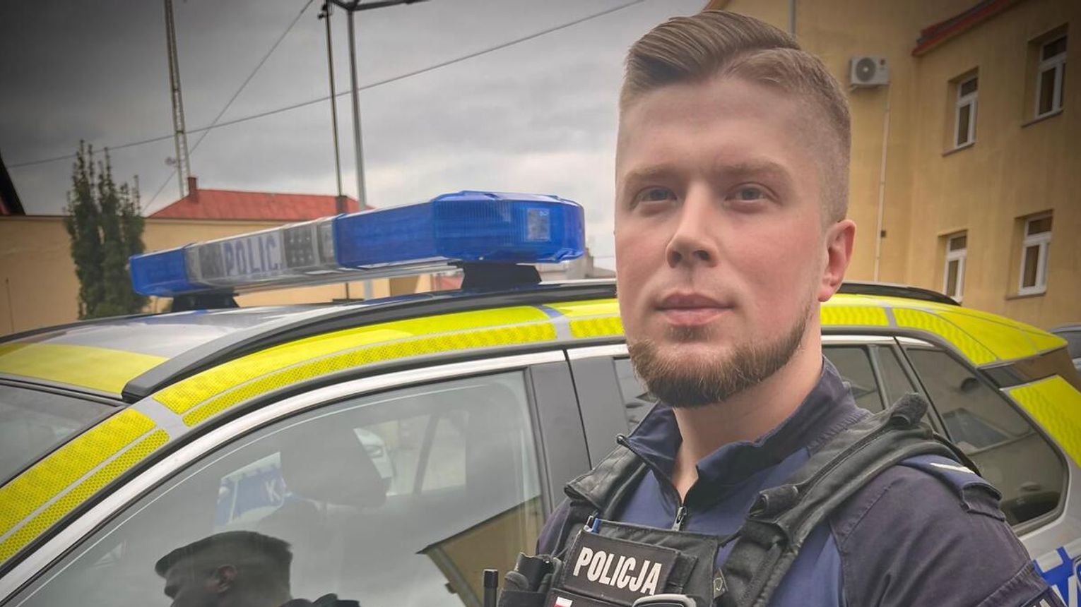 Zaufanie do dzielnicowego nie zawiodło – szybka reakcja policjanta pomogła opanować pożar