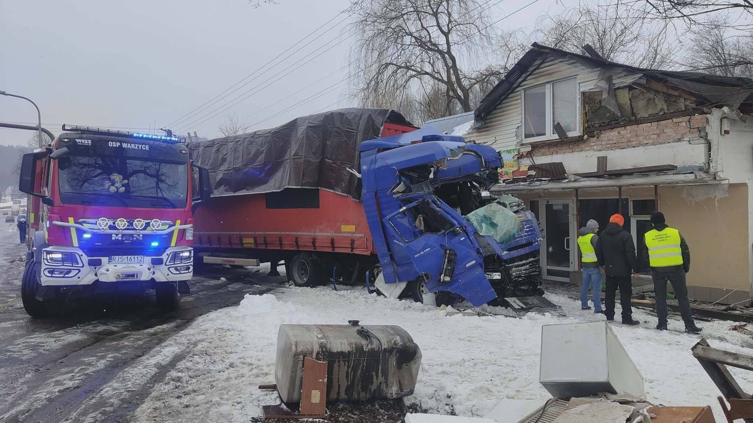 Zdarzenie drogowe na ul. 17 Stycznia w Jaśle z udziałem trzech pojazdów. Sprawcy ukarani mandatami!