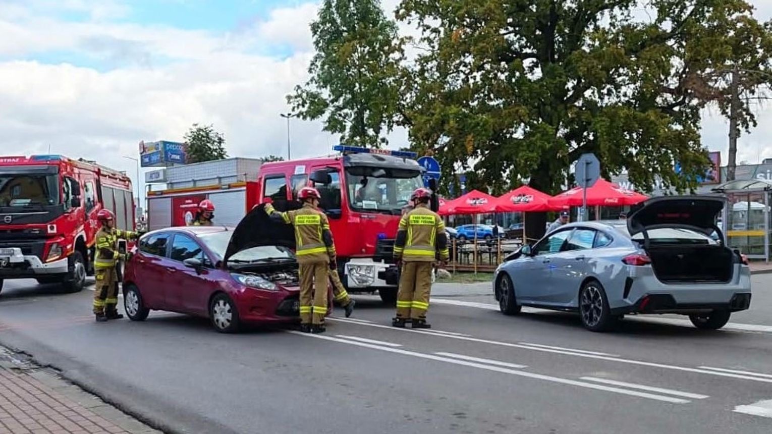 Zderzenie samochodów w Mielcu. Ruch na ulicySienkiewicza zablokowany w obu kierunkach