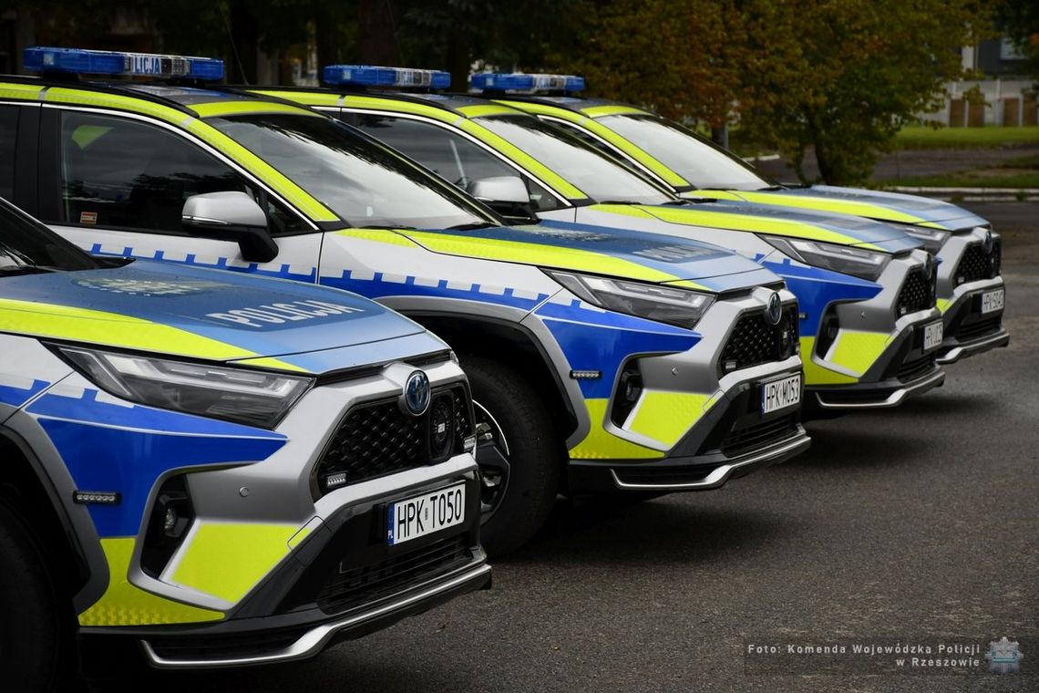 16 nowych radiowozów Toyota RAV4 na drogach Podkarpacia