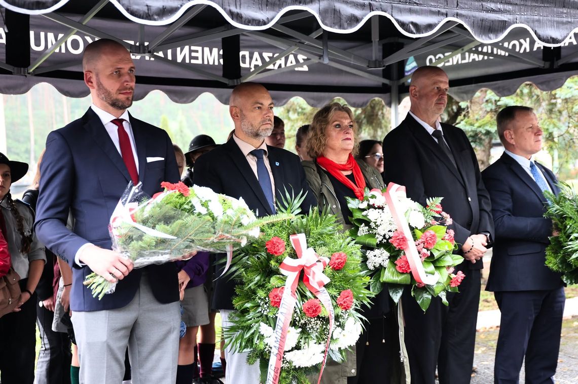 17 września, w rocznicę agresji sowieckiej na Polskę w 1939 r. obchodzony jest 𝐃𝐳𝐢𝐞𝐧́ 𝐒𝐲𝐛𝐢𝐫𝐚𝐤𝐚 17 września, w rocznicę agresji sowieckiej na Polskę w 1939 r. obchodzony jest 𝐃𝐳𝐢𝐞𝐧́ 𝐒𝐲𝐛𝐢𝐫𝐚𝐤𝐚