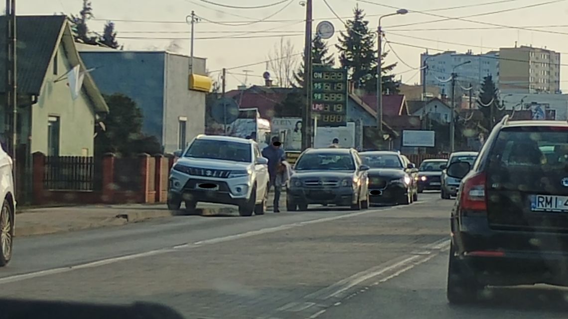 6 samochodów łącznie brało udział w dwóch kolizjach na terenie Mielca