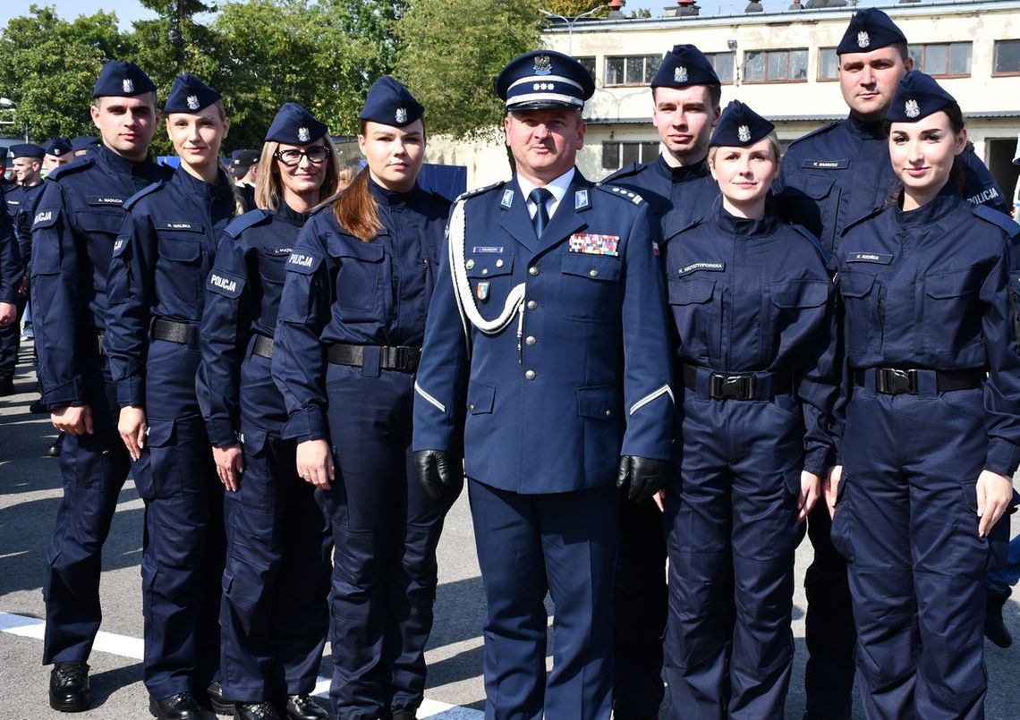 8 nowo przyjętych policjantów zasili szeregi mieleckiej Policji