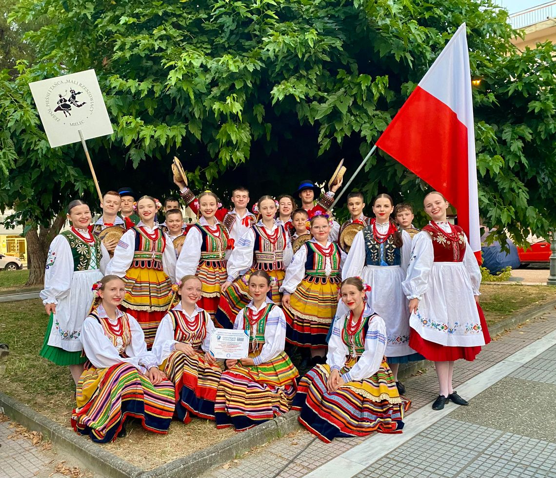 Adepci Zespołu Pieśni i Tańca „Rzeszowiacy” oraz Zespół Pieśni i Tańca „Mali Rzeszowiacy” spędzili 10 dni w Grecji i Albanii