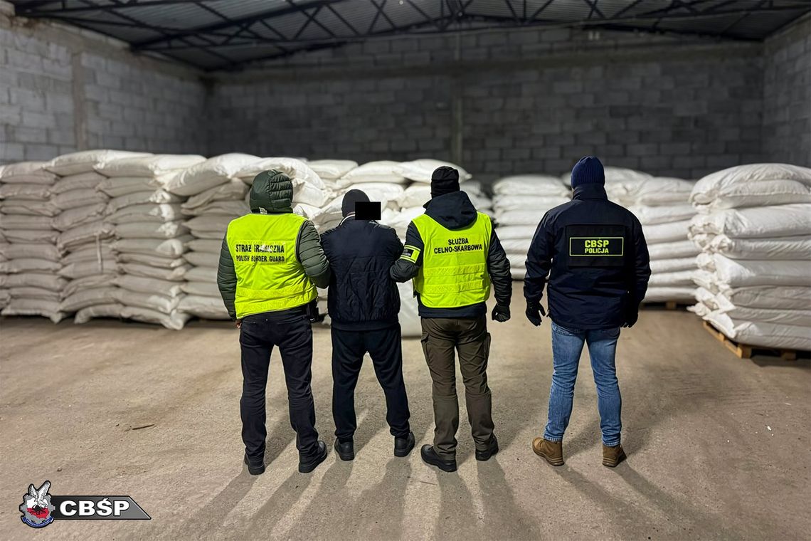 CBŚP, KAS I STRAŻ GRANICZNA PRZEJMUJĄ 63 TONY NIELEGALNEGO TYTONIU CBŚP, KAS I STRAŻ GRANICZNA PRZEJMUJĄ 63 TONY NIELEGALNEGO TYTONIU
