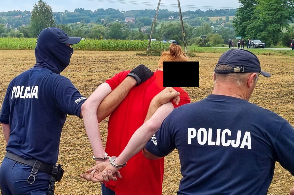 CBŚP zlikwidowało laboratorium mefedronu pod Dębicą. Ponad 28 kg narkotyku i trzech mężczyzn w areszcie CBŚP zlikwidowało laboratorium mefedronu pod Dębicą. Ponad 28 kg narkotyku i trzech mężczyzn w areszcie