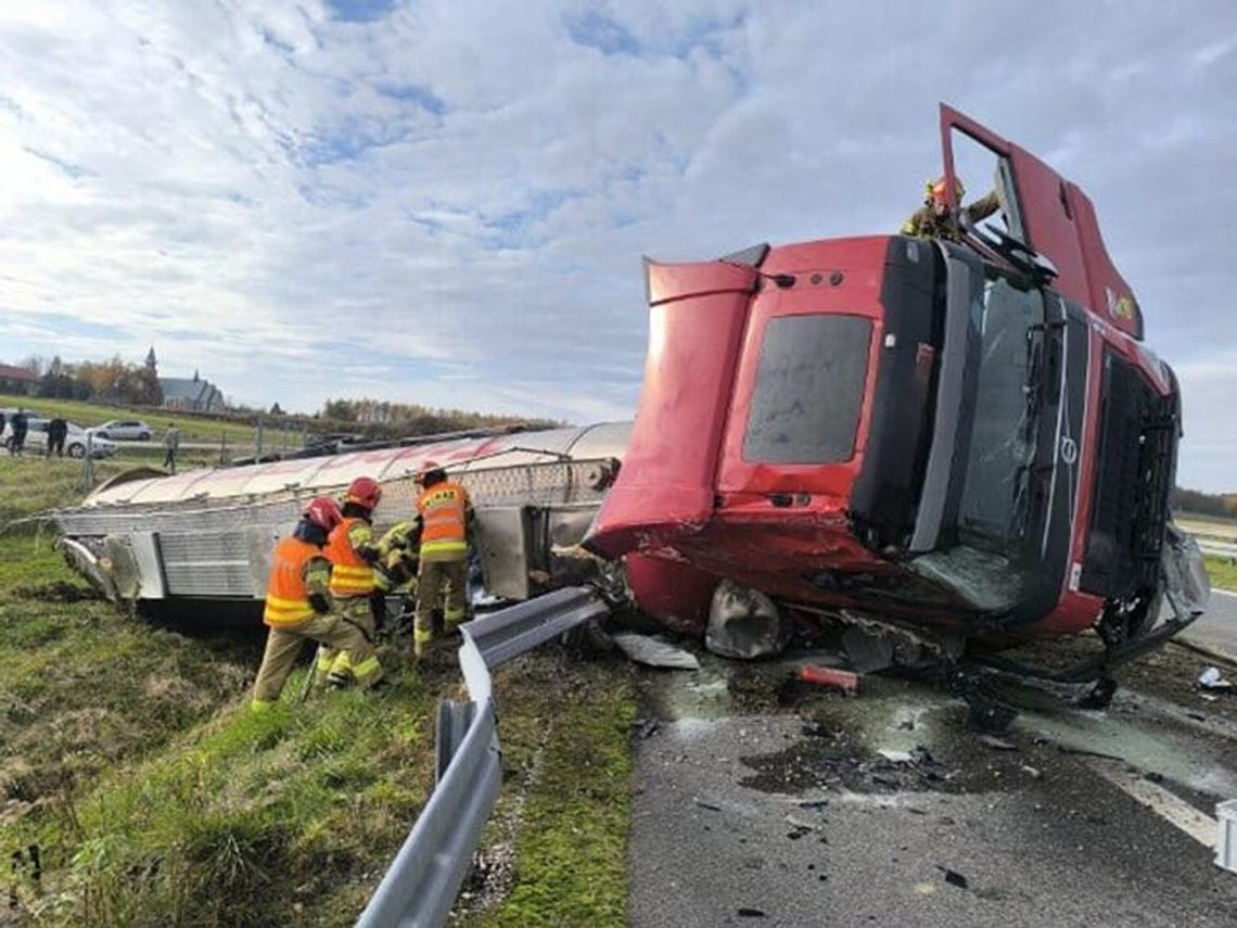 Cysterna przewróciła się na autostradzie A4 pod Tarnowem, utrudnienia w kierunku Rzeszowa