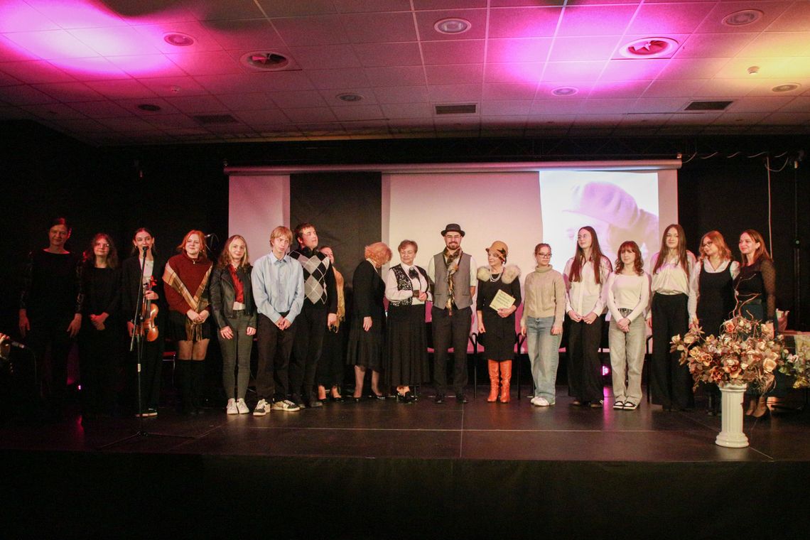 Cztery etiudy teatralne na scenie Domu Kultury SCK Cztery etiudy teatralne na scenie Domu Kultury SCK