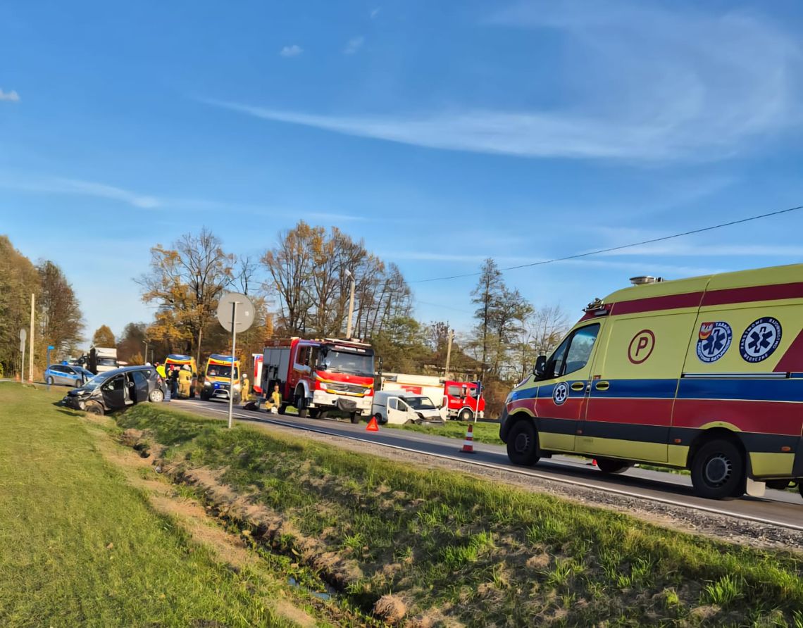 Cztery osoby poszkodowane w wypadku na trasie z Mielca do Lisiej Góry. Droga w Dulczy Wielkiej zablokowana! Cztery osoby poszkodowane w wypadku na trasie z Mielca do Lisiej Góry. Droga w Dulczy Wielkiej zablokowana!