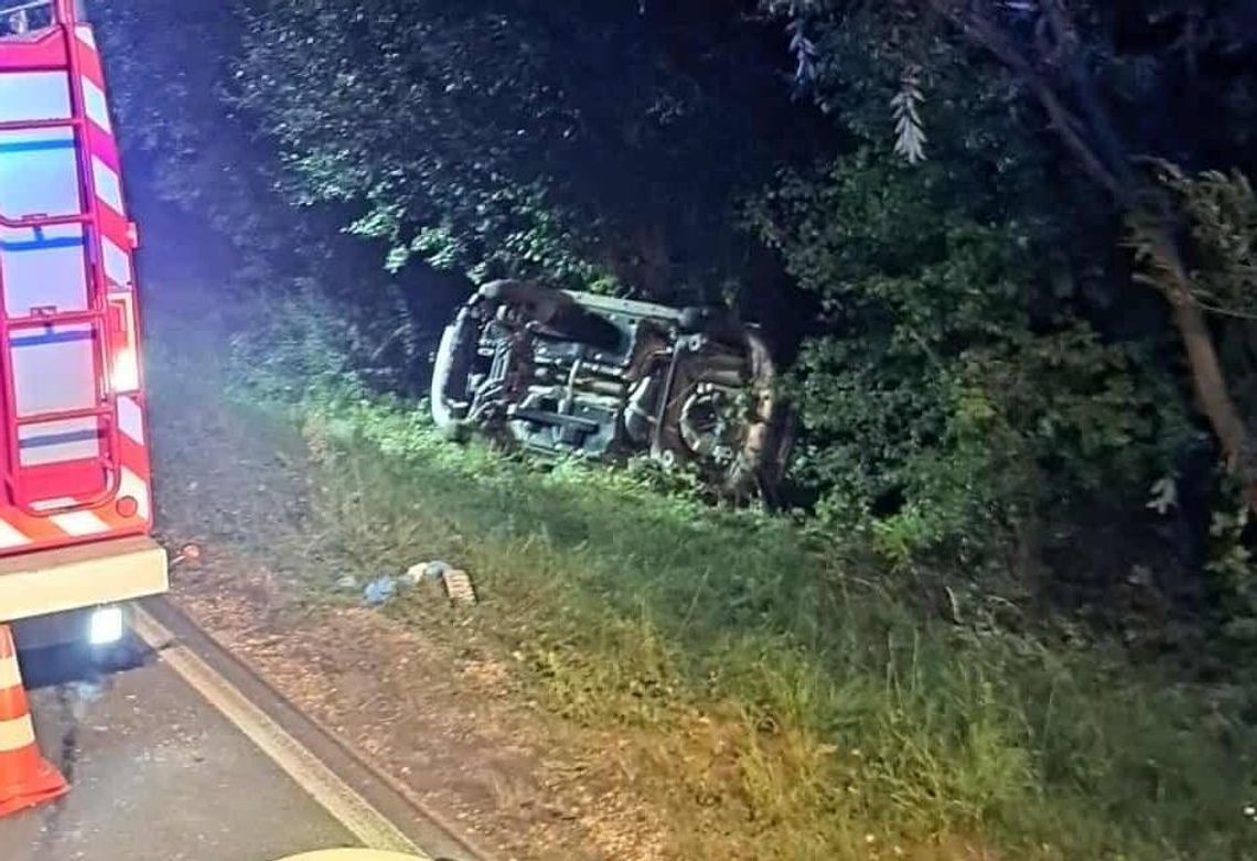 Dachowanie samochodu w Nowej Jastrząbce. Utrudnienia na trasie między Mielcem a Lisią Górą