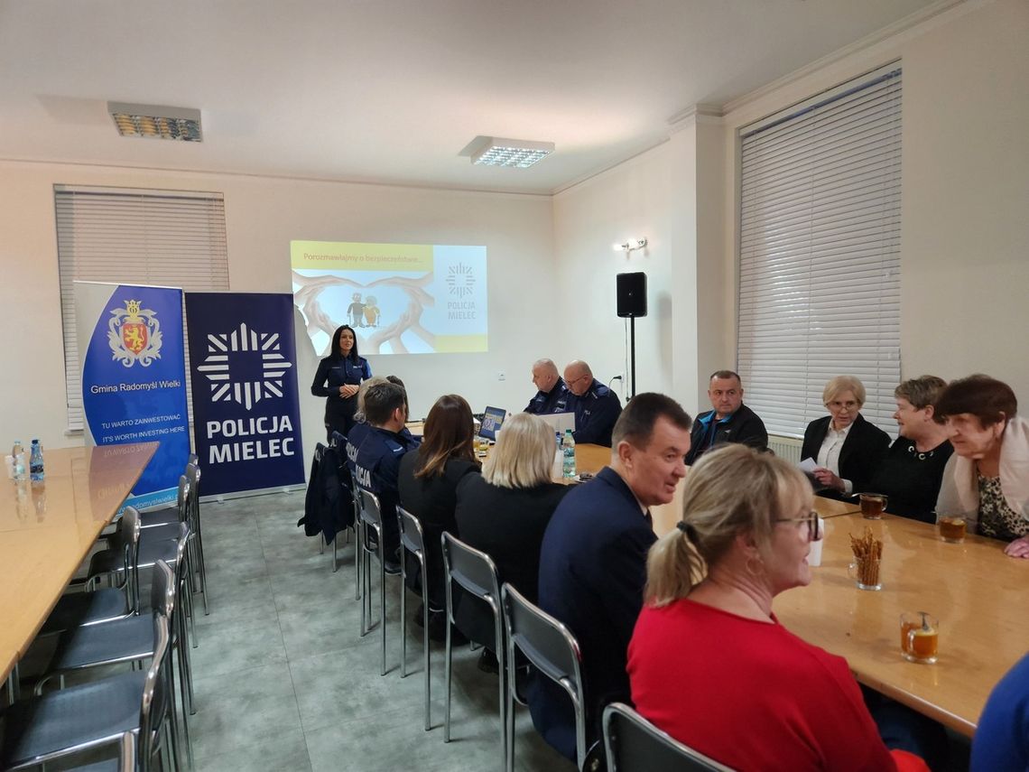 Debata w Radomyślu Wielkim - mieszkańcy z Policją o bezpieczeństwie