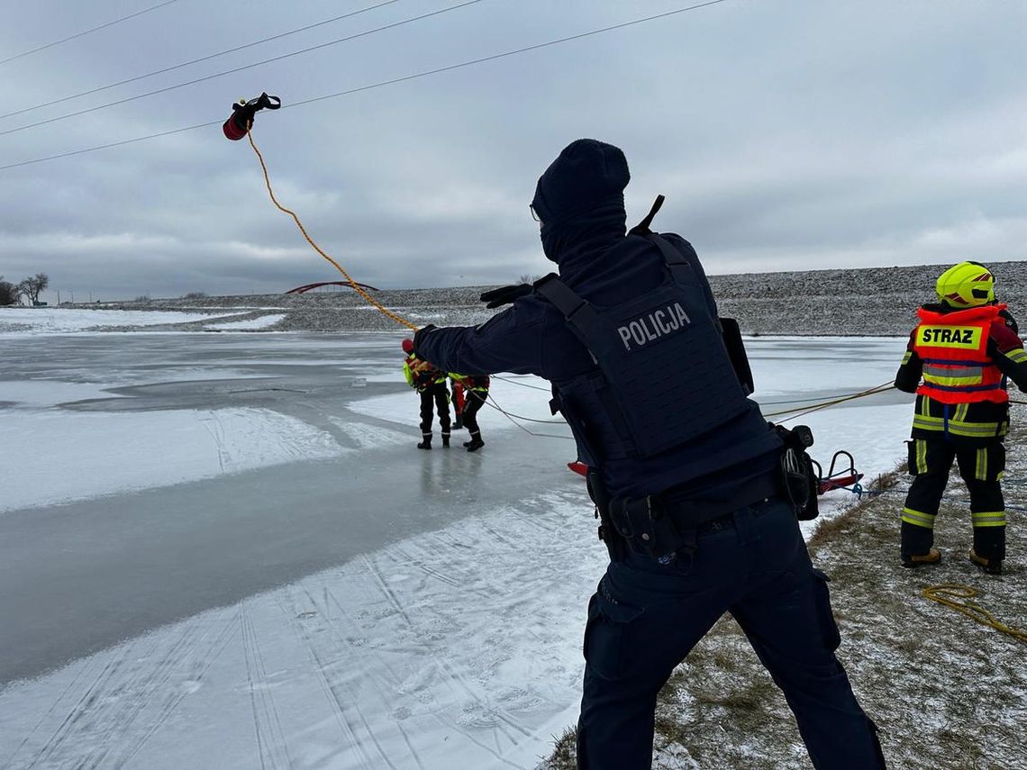 Dębiccy policjanci szkolili się z zakresu ratownictwa na lodzie