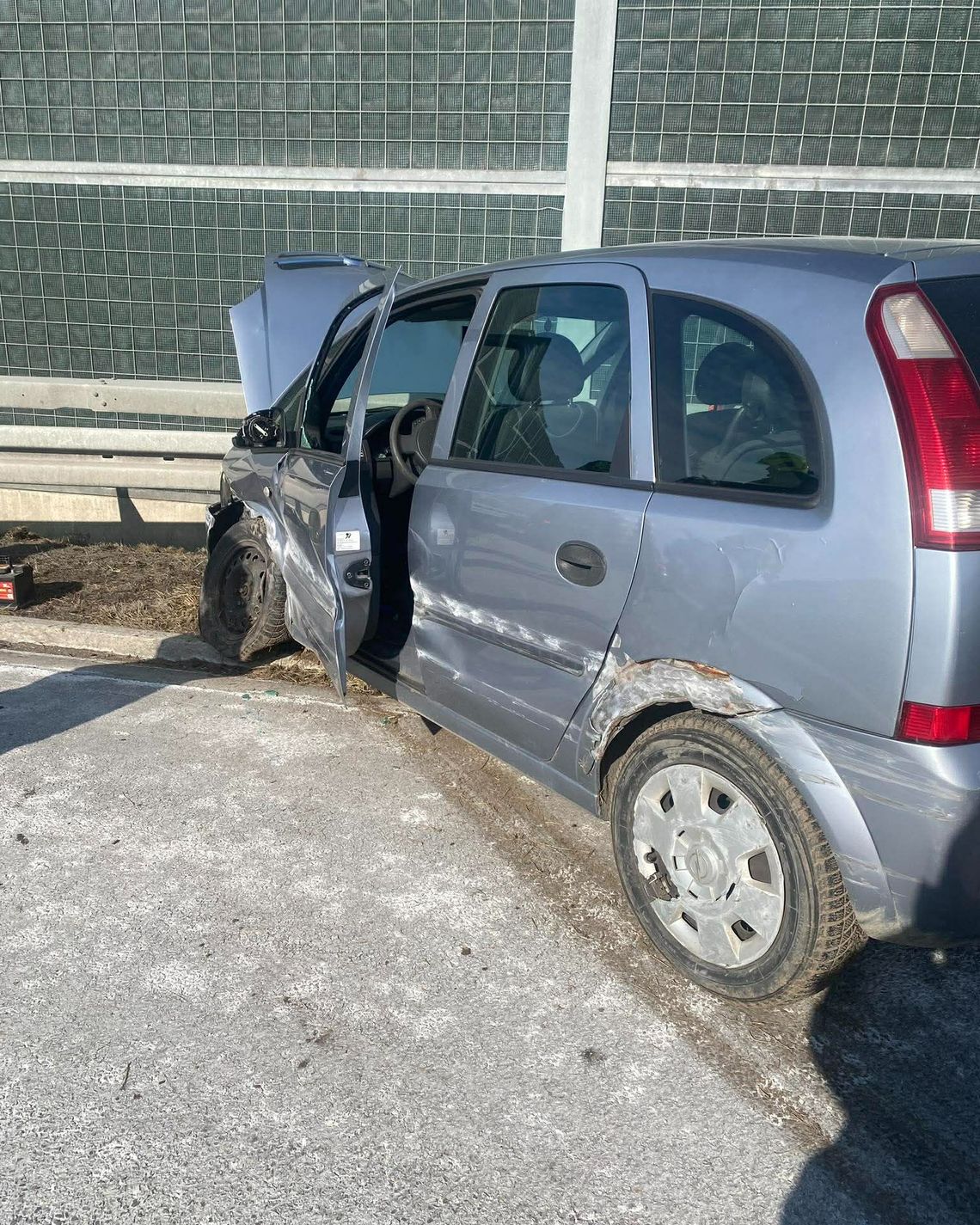 Dwie osoby zostały poszkodowane w wypadku na A4