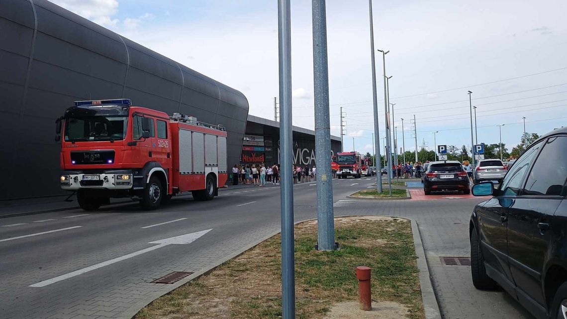 Ewakuacja galerii Navigator. Włączył się system przeciwpożarowy