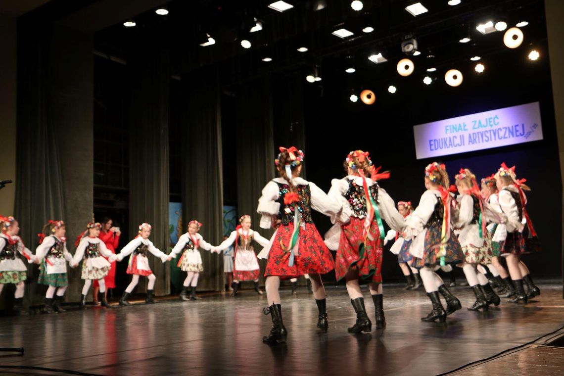 Finał zajęć edukacji artystycznej w sali widowiskowej SCK w Mielcu