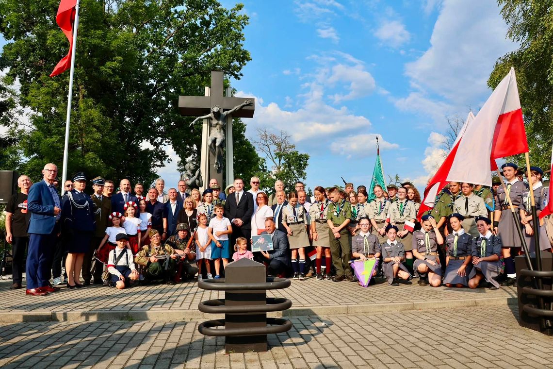 Godzina „W” w Mielcu. Mieszkańcy oddali hołd bohaterom Powstania Warszawskiego Godzina „W” w Mielcu. Mieszkańcy oddali hołd bohaterom Powstania Warszawskiego