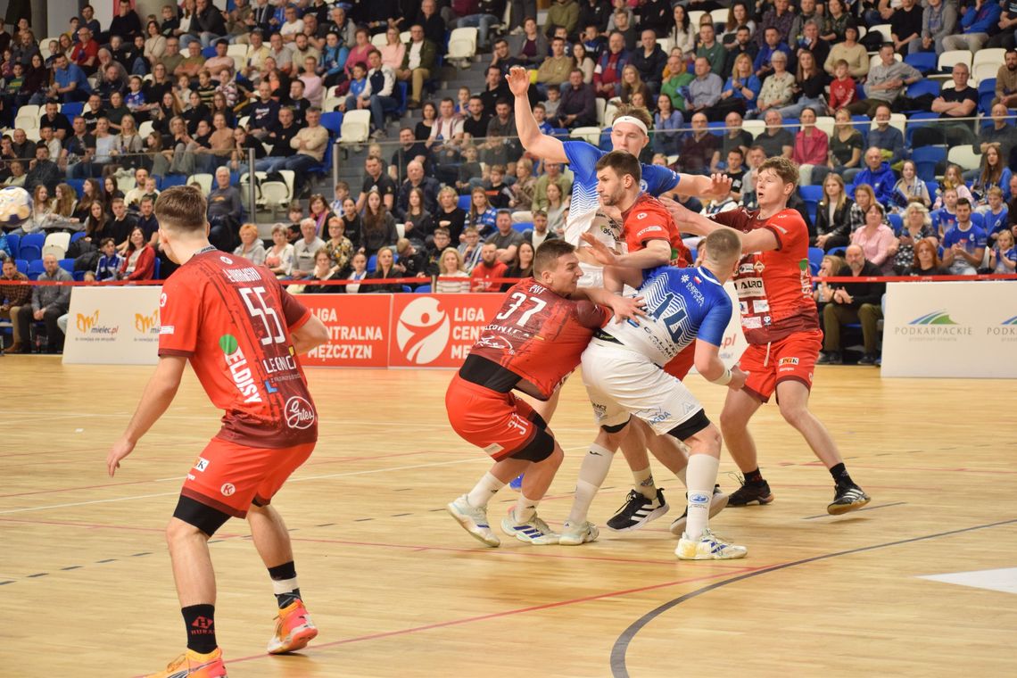 Handball Stal Mielec pokonuje Siódemkę Miedź Huras Legnica po zaciętym meczu